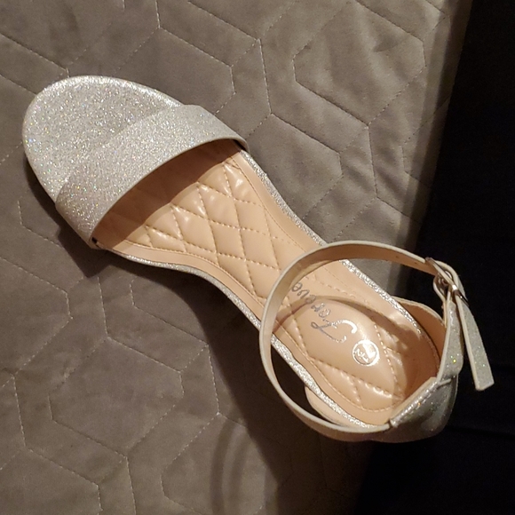 NIB Silver Strappy Heels - Picture 14 of 16